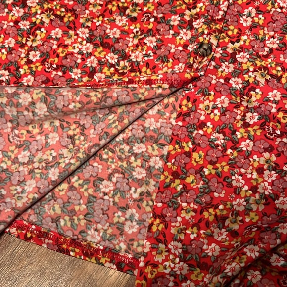 Like new Chris & Carol floral tie front top - Picture 10 of 13